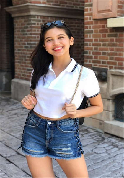 小说中肉肉详细描写-两个男人一边一个吸奶_芳疗氧性