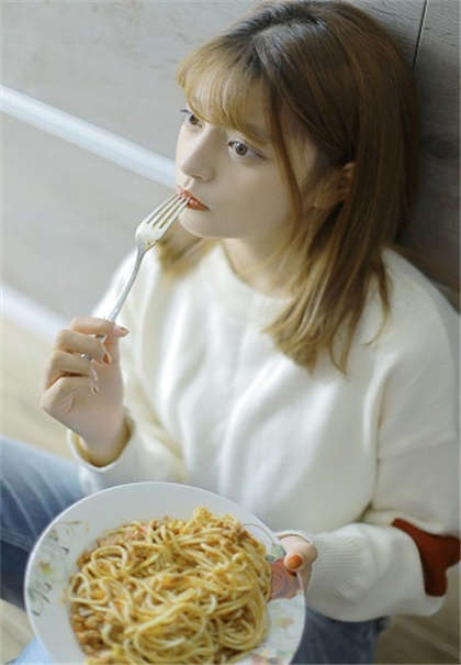 污污的小说 拥挤的公交车-小叔子与大十岁嫂子偷情_芳疗氧性