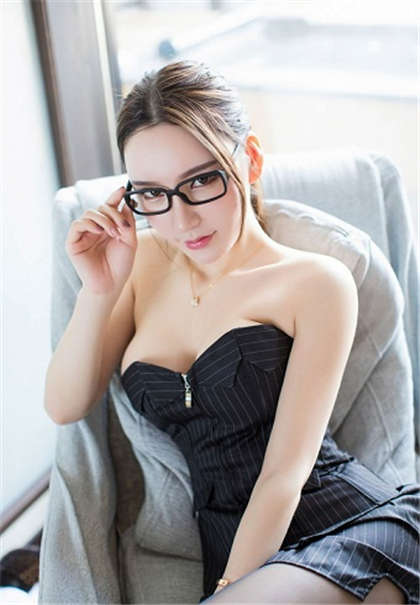 震动棒小黄文-公交车上迷情30分锺_芳疗氧性