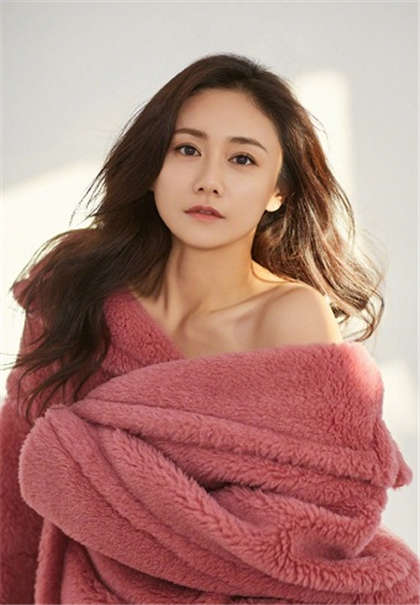 在公交车I手伸进了我的内裤-多男1女一起做_芳疗氧性