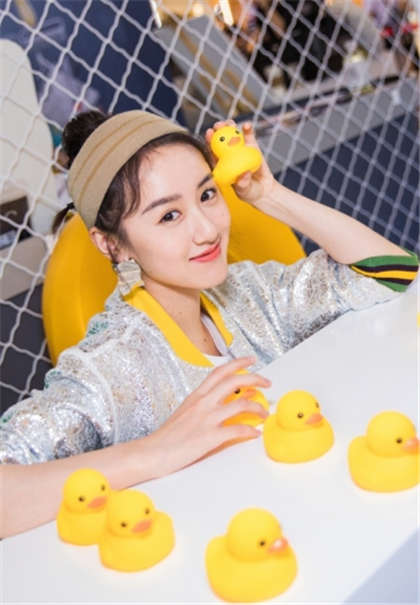 黄色污污小说-在公交上我进入了她湿润的身体_芳疗氧性