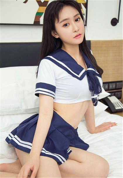 三级黄色污-老师叫我去他房间舔我b_芳疗氧性