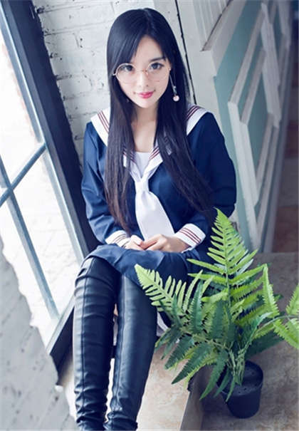 把她放在桌子上添她的下面-水很多是不是想要了_芳疗氧性