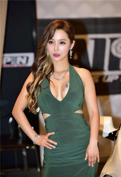 贵妇交换性俱乐部-使劲里面痒想要_芳疗氧性