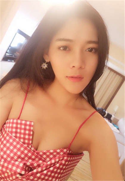 污污色色的小说-深夜她跑进了我的房间_芳疗氧性