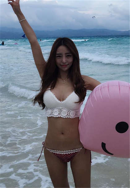 在教室和同桌那些污污的事-紫萱张开嫩腿校花被直入到流水_芳疗氧性