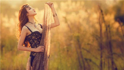 小黄文真实经历-撩起衣服吃她奶_芳疗氧性