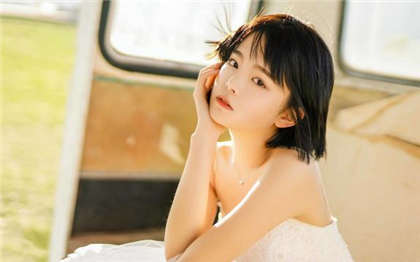 公交车上被轮流来-被游泳教练在水里要了_芳疗氧性