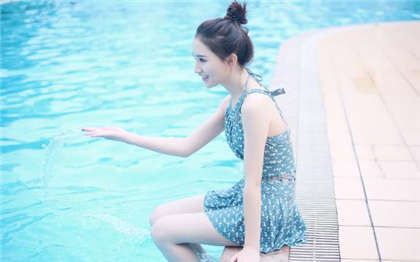 强奸美女校花-三男一女_芳疗氧性