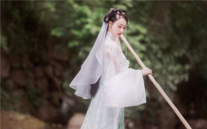 小黄文 湿-他们把手伸进我的裤子里摸我的_芳疗氧性