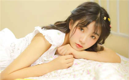 伸进女同学的短裙里揉捏-好紧好爽再搔一点浪一点_芳疗氧性