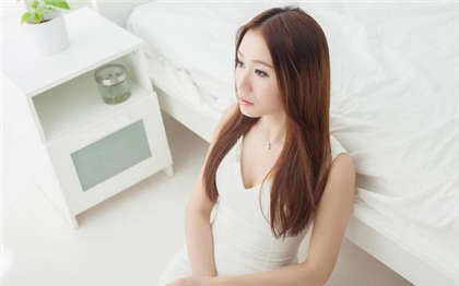 淫荡黄文合集-我被三个人同时舔吃b口述_芳疗氧性