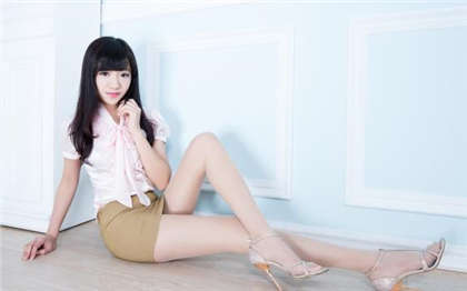 黄文详细-撩起裙子坐在哥哥_芳疗氧性