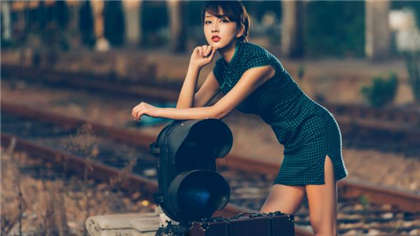 一个添下面两个吃奶 的小说-宝贝我想让你含着我_芳疗氧性