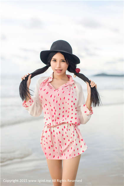 伸进她的短裙里揉捏-100篇经典短篇小黄文_芳疗氧性