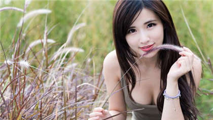 现代黄黄的小说-校花同桌第一次好紧_芳疗氧性