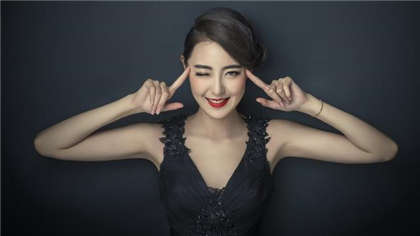 肉汁四溅的文章-公车上被抽插到高潮大全_芳疗氧性