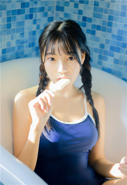 淫荡黄文合集-我被三个人同时舔吃b口述_芳疗氧性