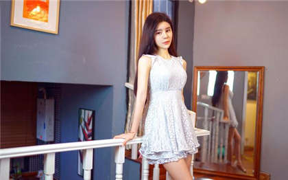 教室里的污文-自己玩弄乳头_芳疗氧性