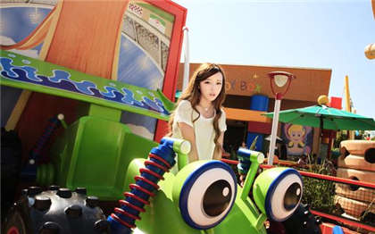 污污小说下面塞东西-校花在宿舍被工人强_芳疗氧性