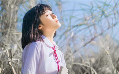 污到湿了的黄文章-男人把女人的奶罩脱了吸奶_芳疗氧性