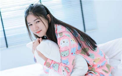 很污很湿的奶大的小说-公交车上被顶的好难受_芳疗氧性