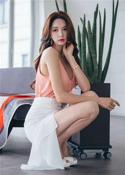 小说淫秽片段-当着老公面插_芳疗氧性