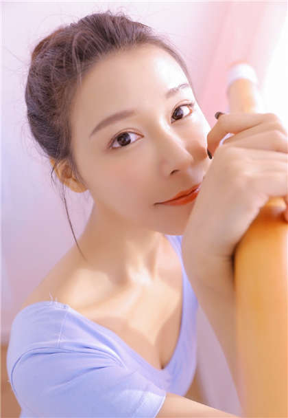 同学间的暧昧小说-内裤有时候能湿好大一片_芳疗氧性