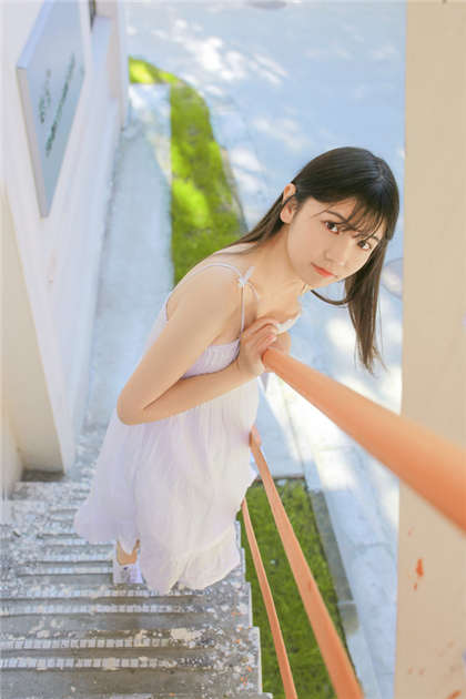 将军托着皇后娇乳撞击娇吟-伸进同学的短裙里揉捏_芳疗氧性