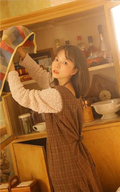 淫荡黄文合集-我被三个人同时舔吃b口述_芳疗氧性