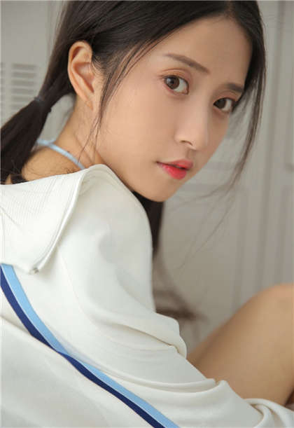 按在地上轮流操-打性奴屁股穿开裆裤调教_芳疗氧性