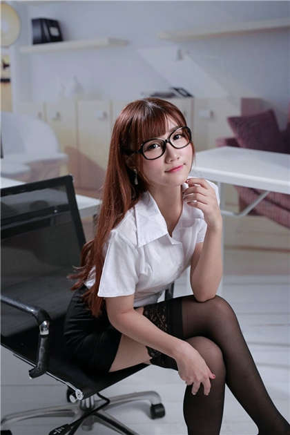 肉肉小短篇txt-大掌附上她胸前的红梅_芳疗氧性