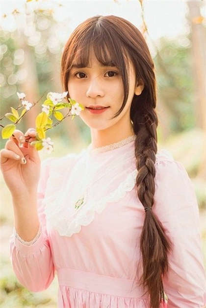 公交车上三男干一女-啊呜啊好棒啊太大了_芳疗氧性