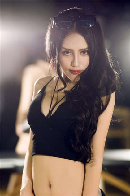 超污小黄文有肉 高校-火车上被男人摸下身_芳疗氧性