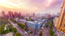 365亿大牛股业绩变脸！扣非净利润下滑149%，半年股价涨幅超600%