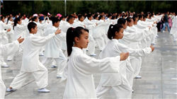 江西瑞金教体局通报“中学教师体罚学生”：涉事教师停职检查