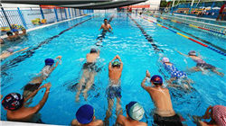 小摩大幅上调阿里目标价，从170美元到245美元，对应港股上调到240港元