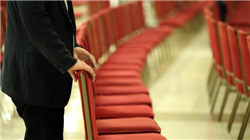 鲍威尔暗示美联储或将降息，黄金短期反弹动能充足