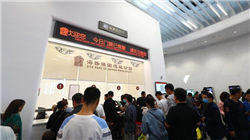 两年来首次！天价估值堪忧 大摩降级特斯拉(TSLA.US)