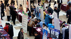 最后通牒？特朗普施压泽连斯基：12月25日前接受“和平计划”